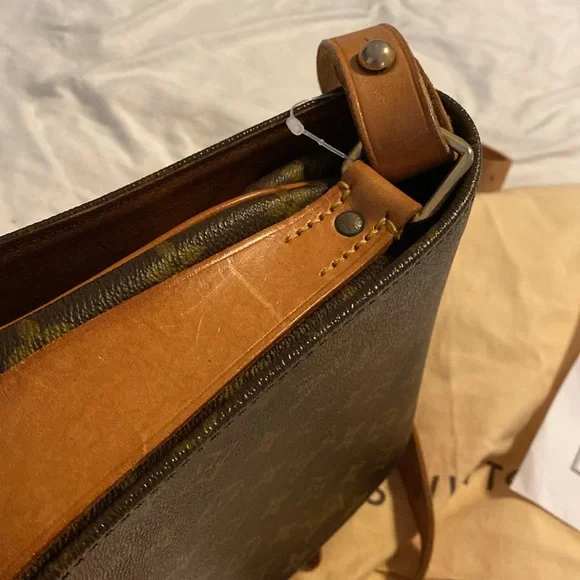 LV bag crossbody - Picture 8 of 8